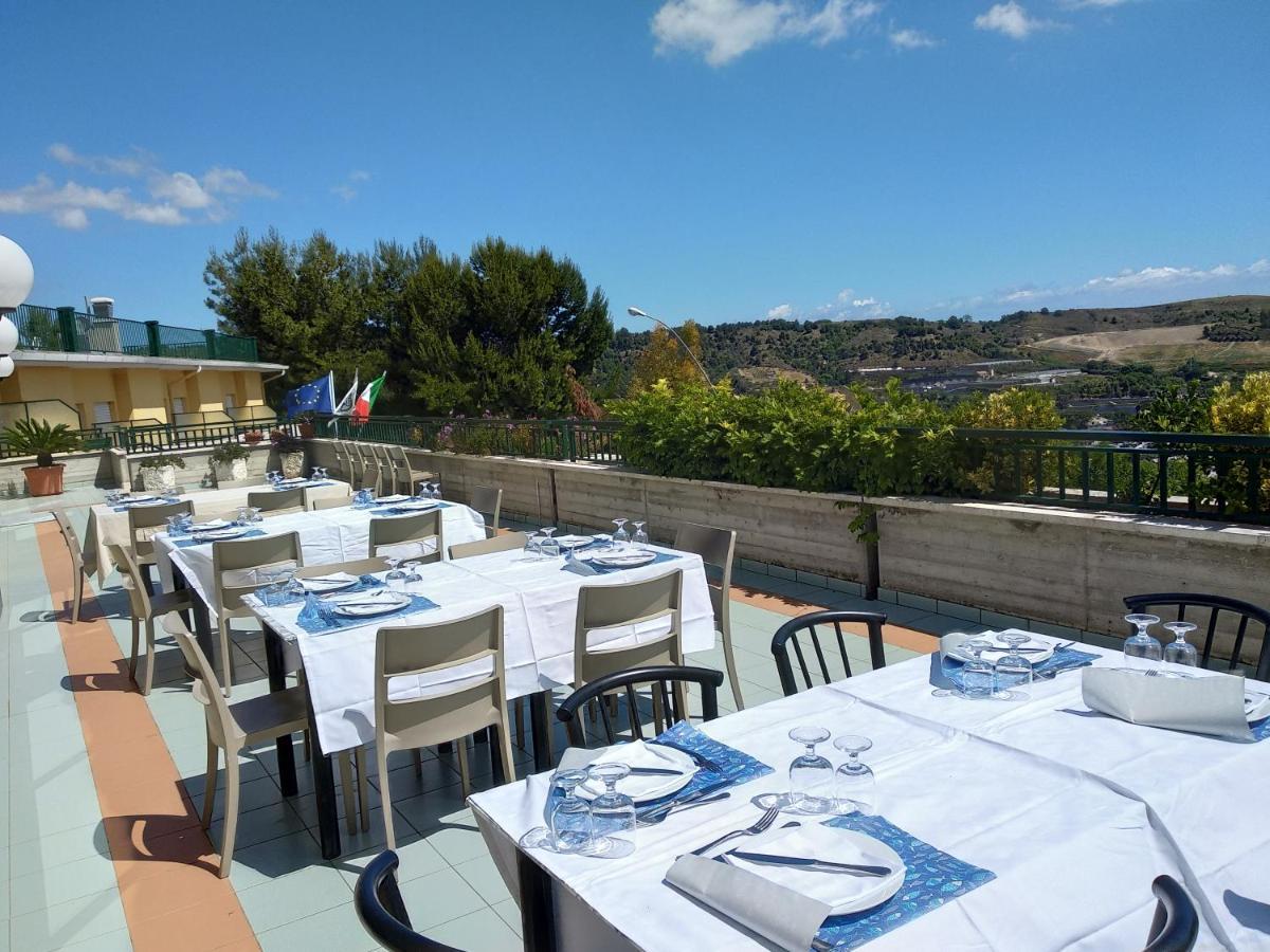 Hotel Ristorante Il Grillo Аквавива-Пичена Экстерьер фото